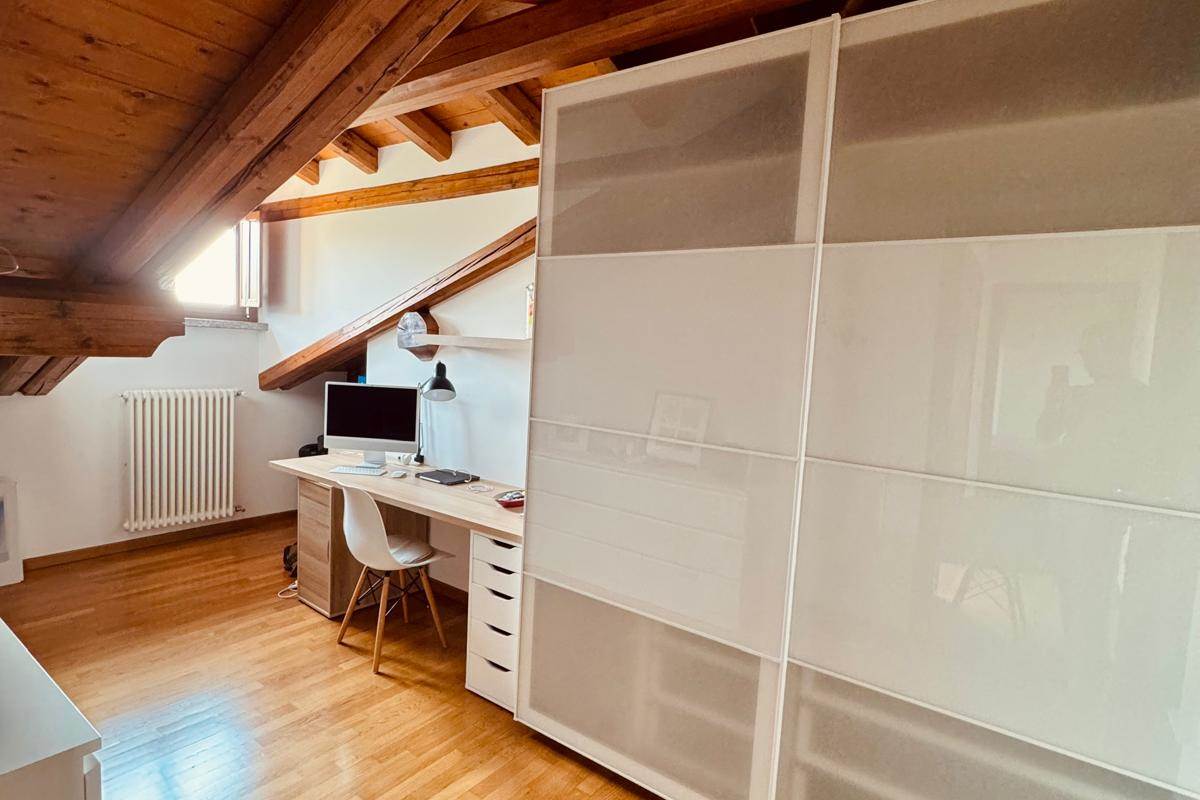 SPLENDIDO TRILOCALE CON TERRAZZINO