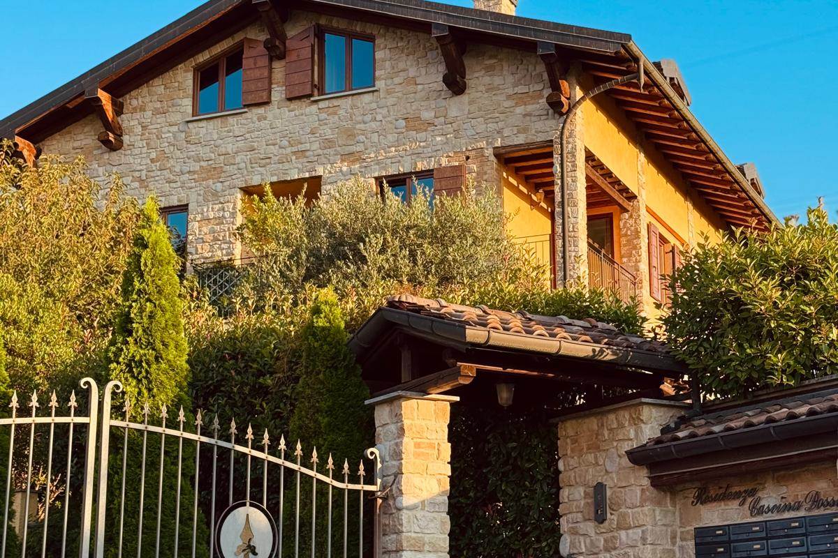 SPLENDIDO TRILOCALE CON TERRAZZINO