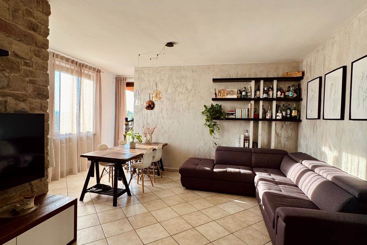 SPLENDIDO TRILOCALE CON TERRAZZINO