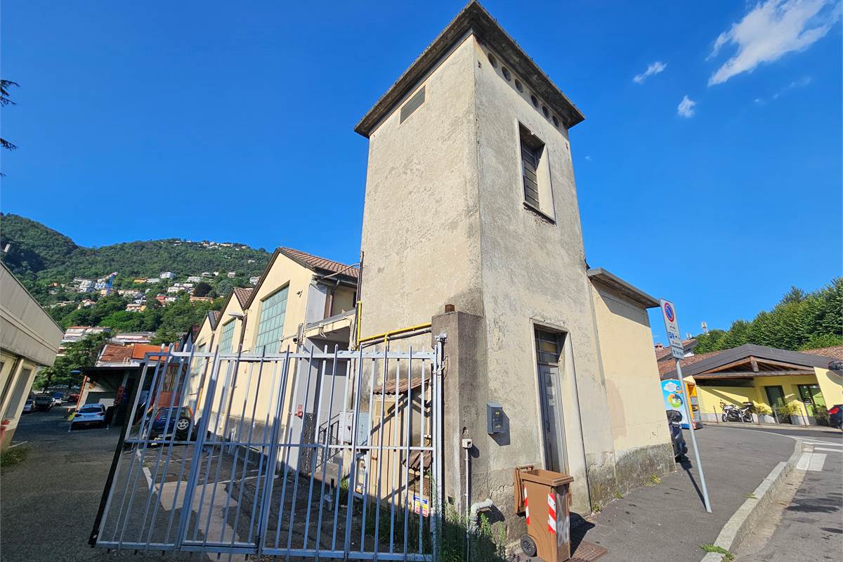 AMPIO CAPANNONE COMMERCIALE/ARTIGIANALE/UFFICI