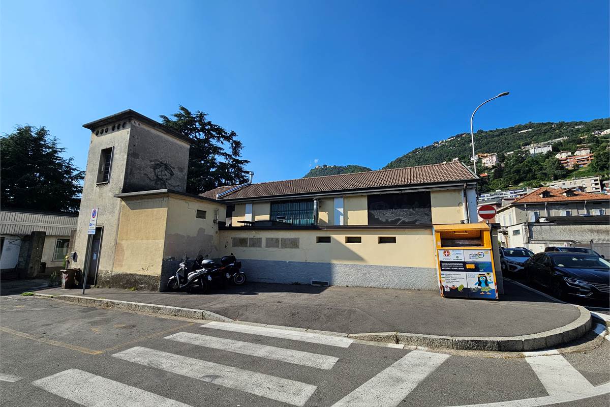 AMPIO CAPANNONE COMMERCIALE/ARTIGIANALE/UFFICI