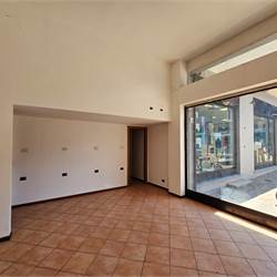 OTTIMO NEGOZIO OPEN-SPACE