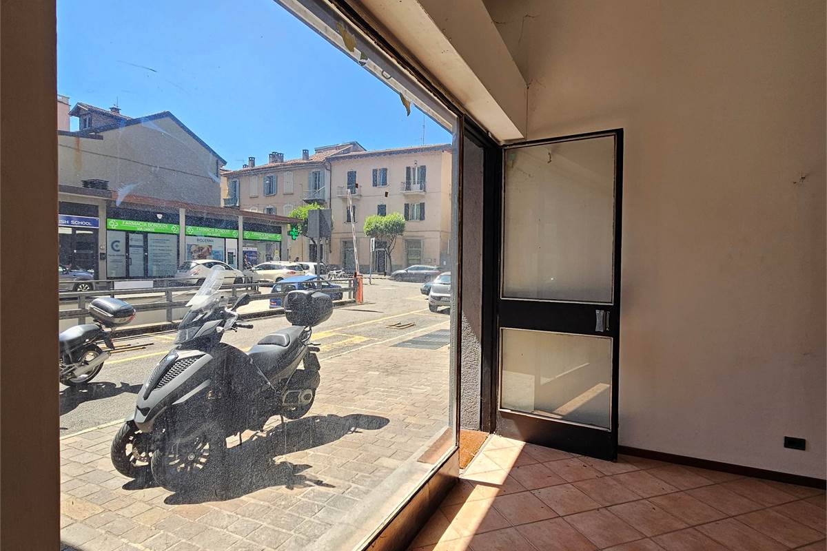 OTTIMO NEGOZIO OPEN-SPACE
