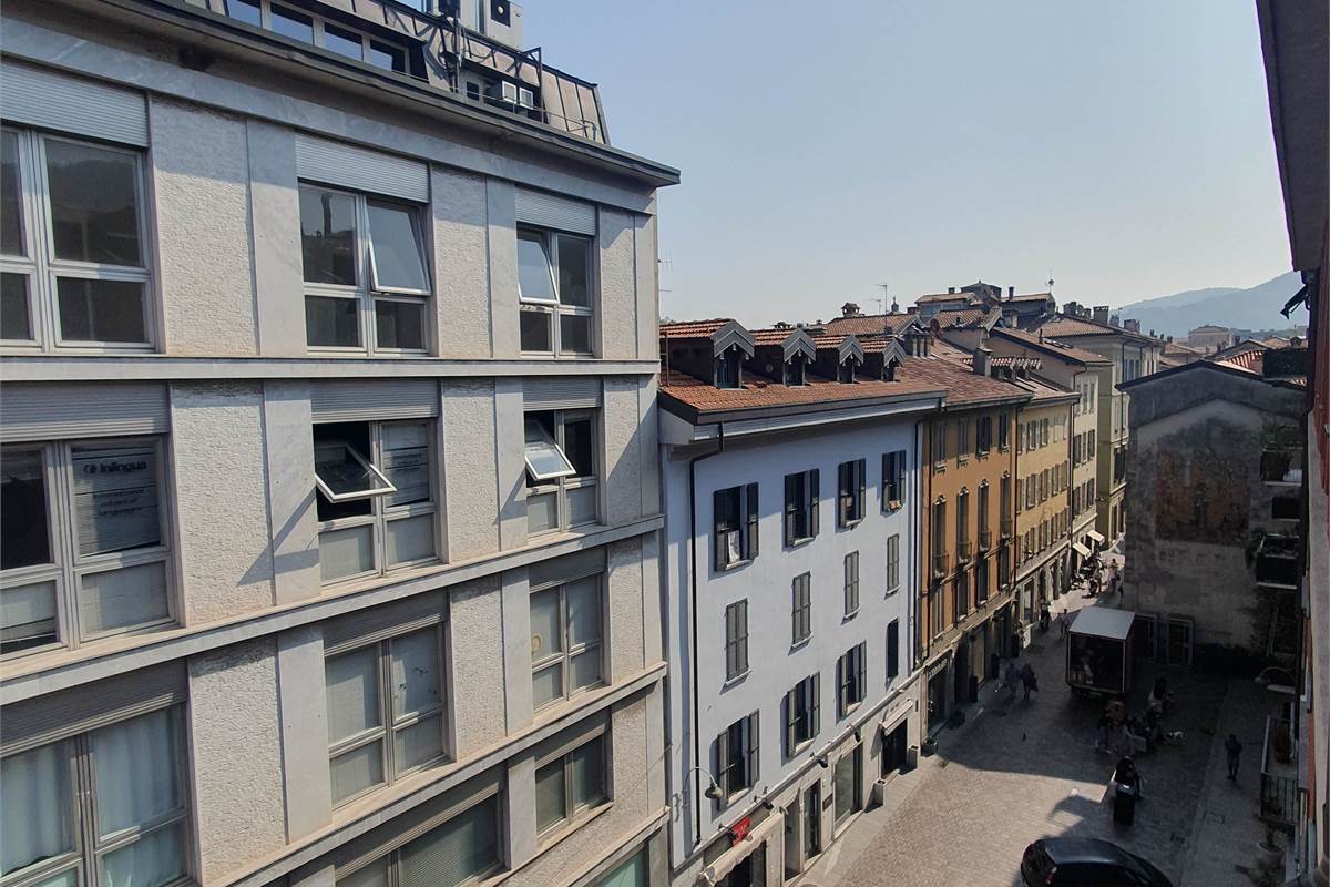 FAVOLOSO QUADRILOCALE CON VISTA DUOMO