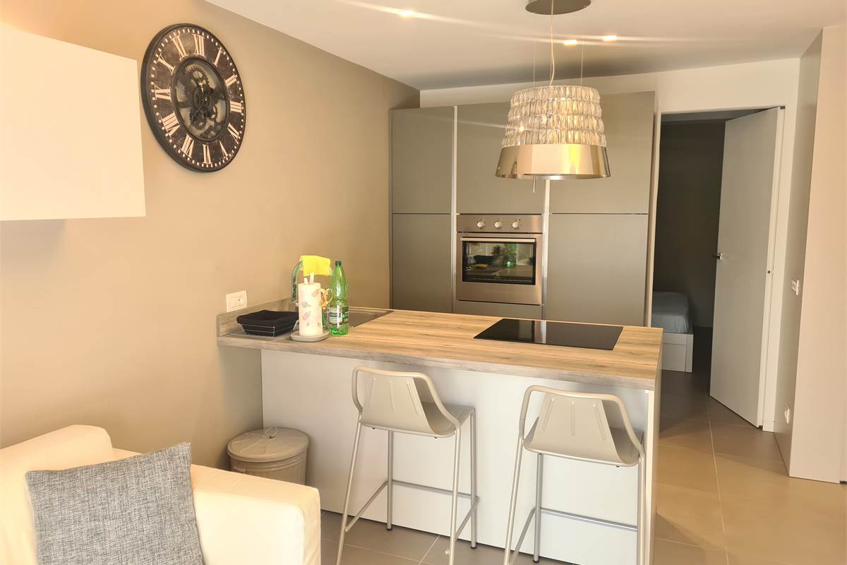 APPARTAMENTO COMPLETAMENTE ARREDATO CON TERRAZZO