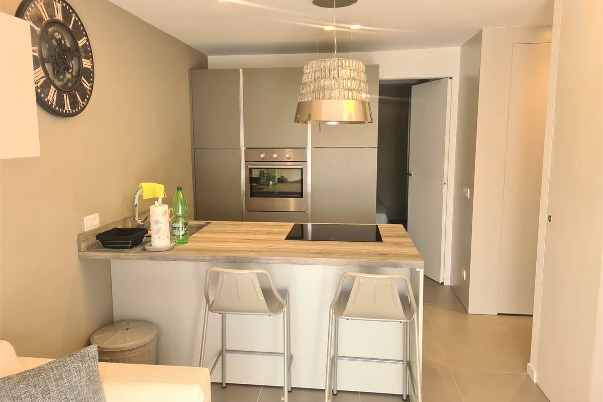 APPARTAMENTO COMPLETAMENTE ARREDATO CON TERRAZZO