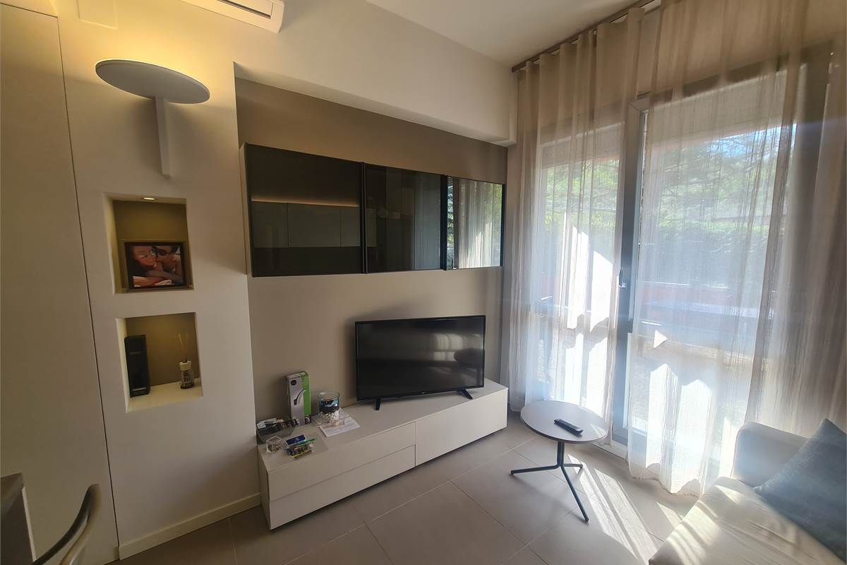 APPARTAMENTO COMPLETAMENTE ARREDATO CON TERRAZZO