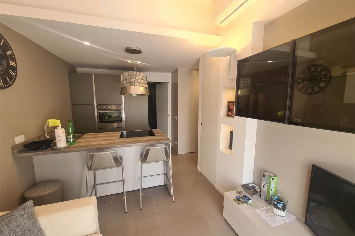 APPARTAMENTO COMPLETAMENTE ARREDATO CON TERRAZZO