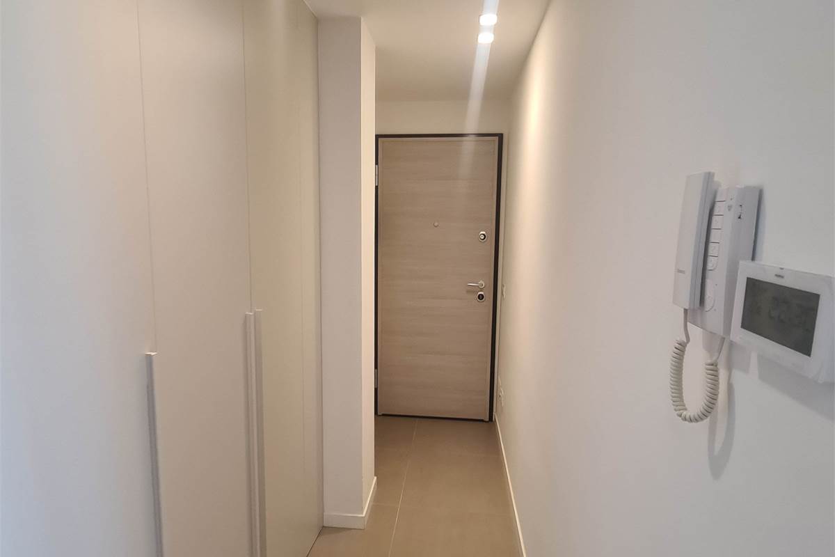 APPARTAMENTO COMPLETAMENTE ARREDATO CON TERRAZZO