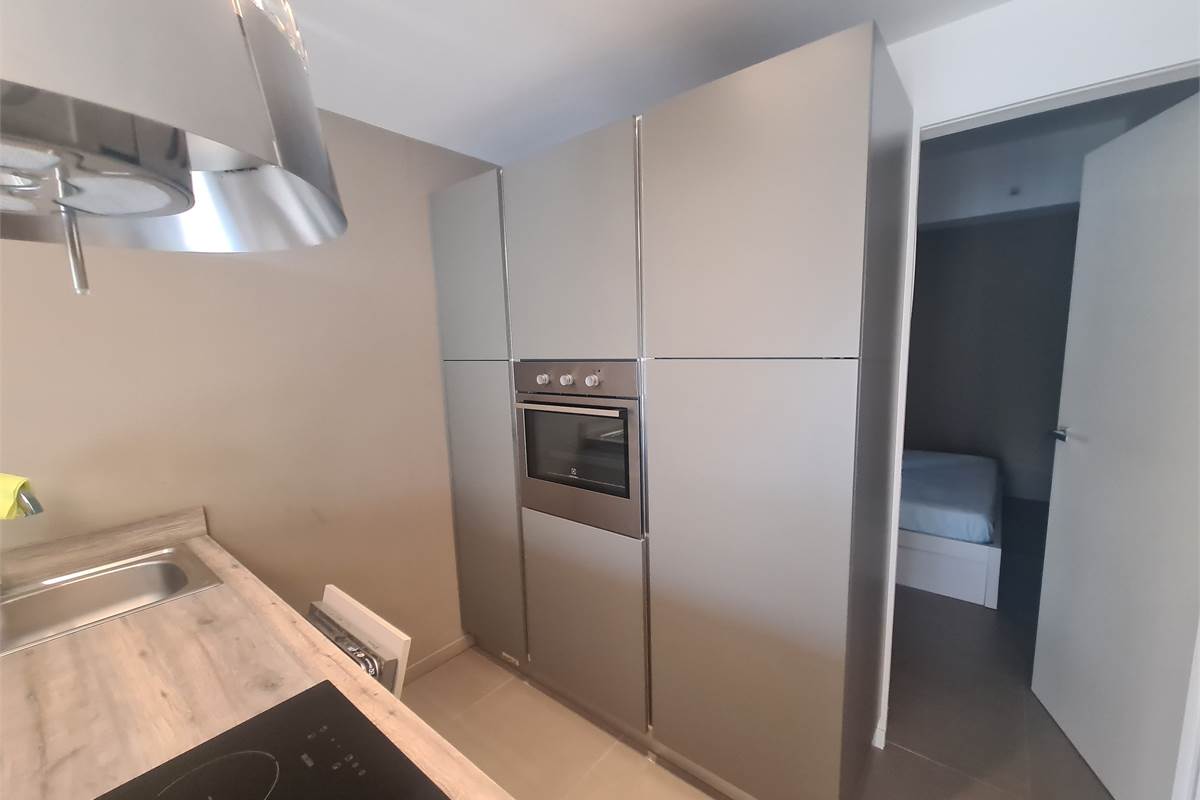 APPARTAMENTO COMPLETAMENTE ARREDATO CON TERRAZZO