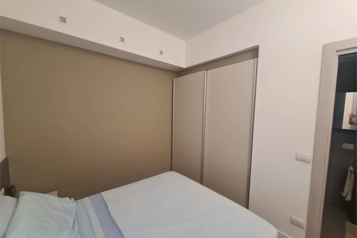 APPARTAMENTO COMPLETAMENTE ARREDATO CON TERRAZZO