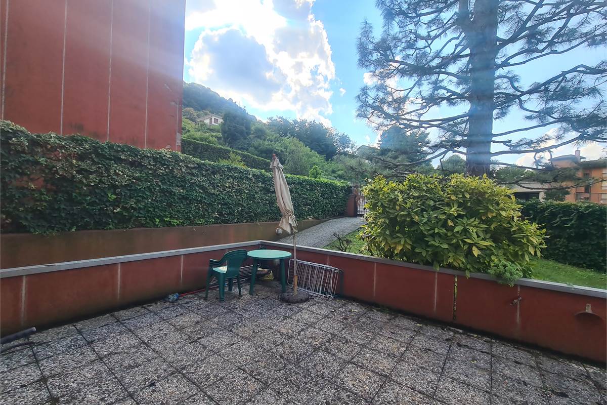 APPARTAMENTO COMPLETAMENTE ARREDATO CON TERRAZZO