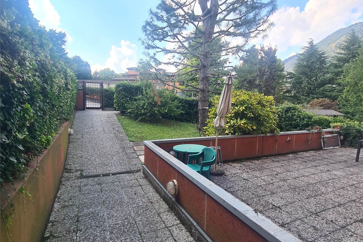 APPARTAMENTO COMPLETAMENTE ARREDATO CON TERRAZZO