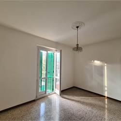 TRILOCALE PARZIALMENTE ARREDATO CON BALCONE