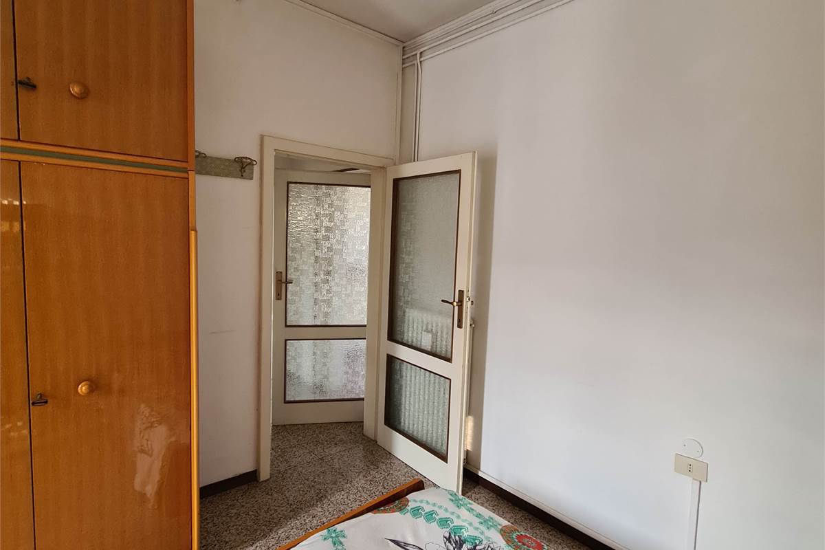 TRILOCALE PARZIALMENTE ARREDATO CON BALCONE