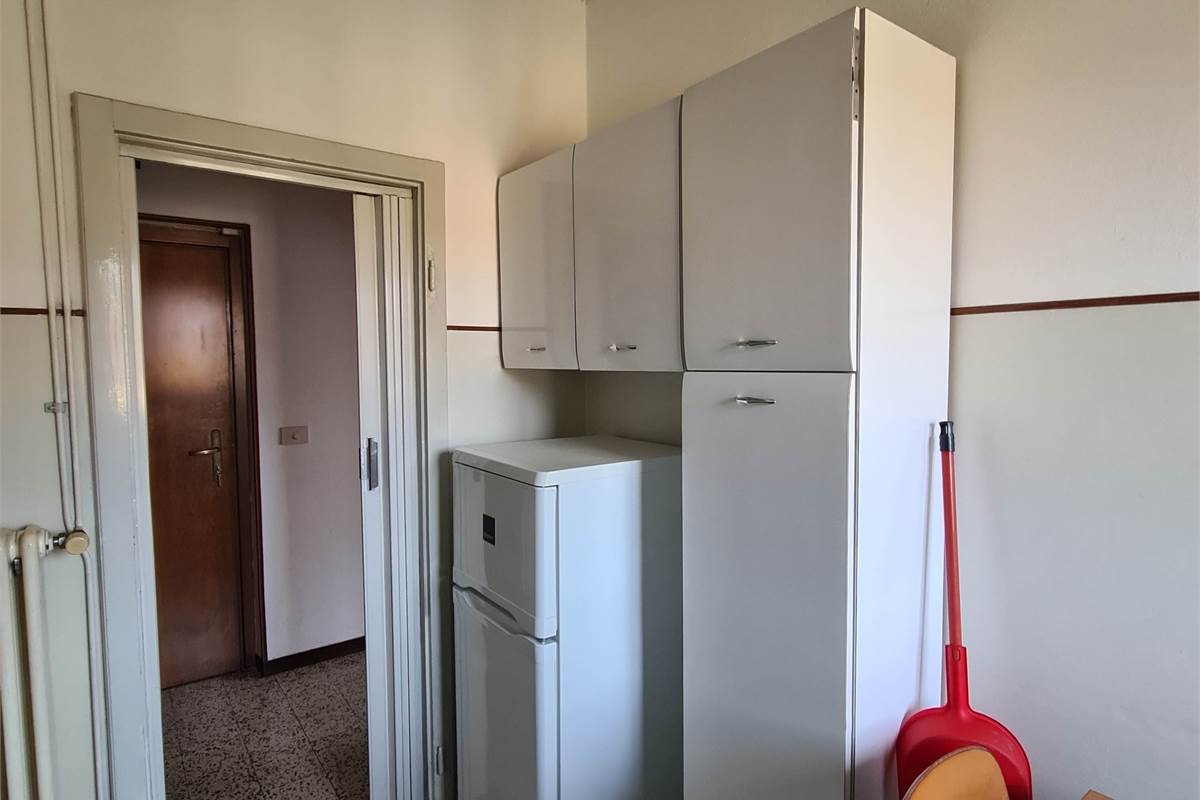 TRILOCALE PARZIALMENTE ARREDATO CON BALCONE
