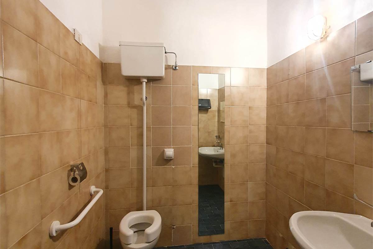 OTTIMO NEGOZIO DI 80 MQ