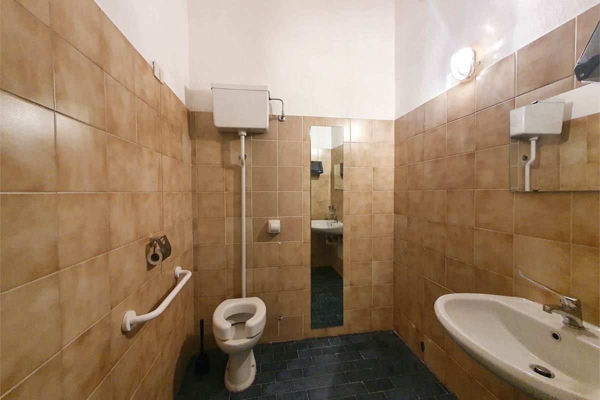 OTTIMO NEGOZIO DI 80 MQ
