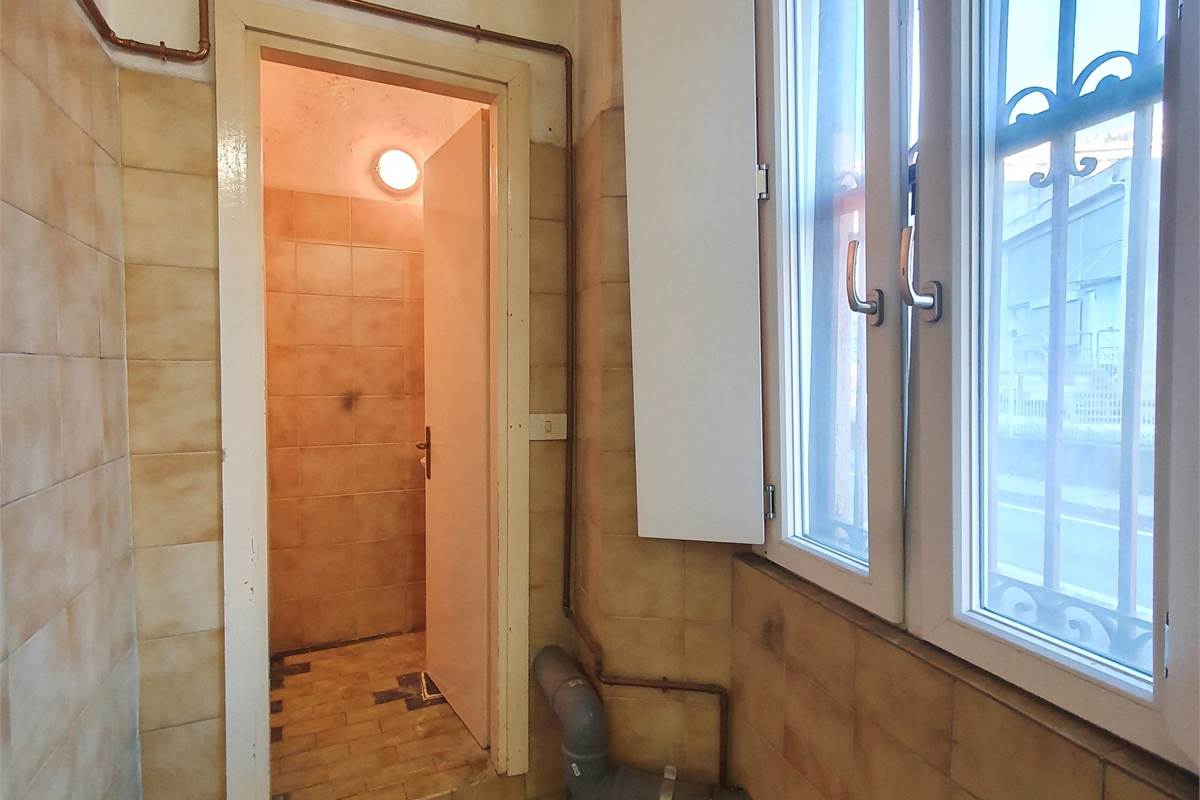 OTTIMO NEGOZIO DI 80 MQ