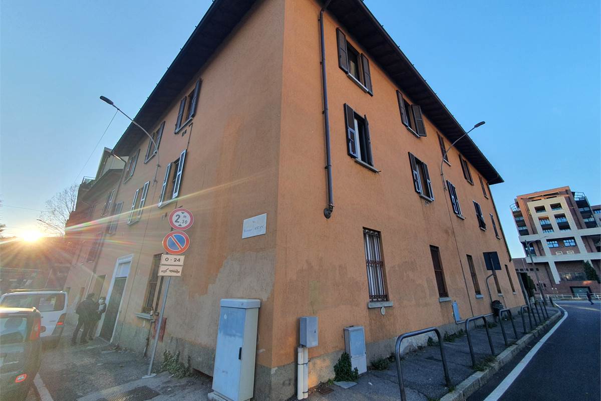 OTTIMO NEGOZIO DI 80 MQ