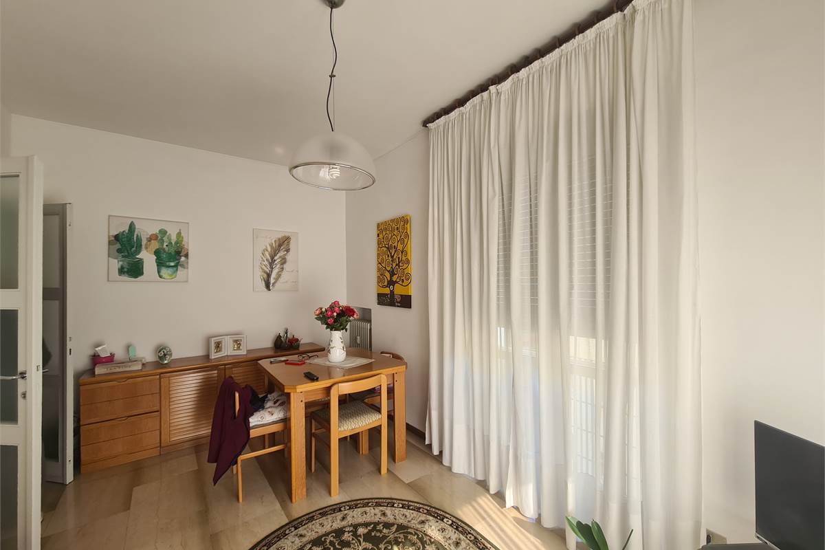 BILOCALE CON BALCONE