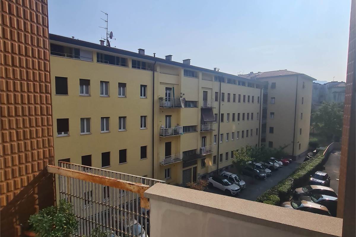 BILOCALE CON BALCONE