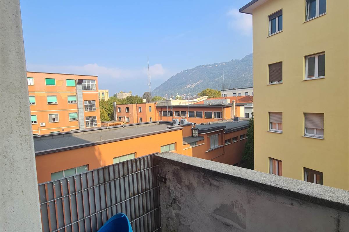 BILOCALE CON BALCONE