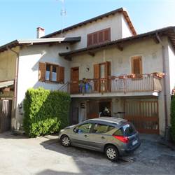 PORZIONE DI VILLA CON AREA DI PROPRIETA'