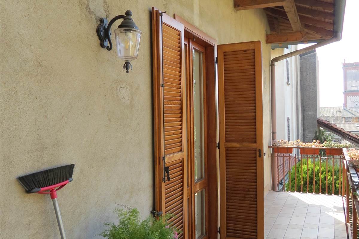 PORZIONE DI VILLA CON AREA DI PROPRIETA'