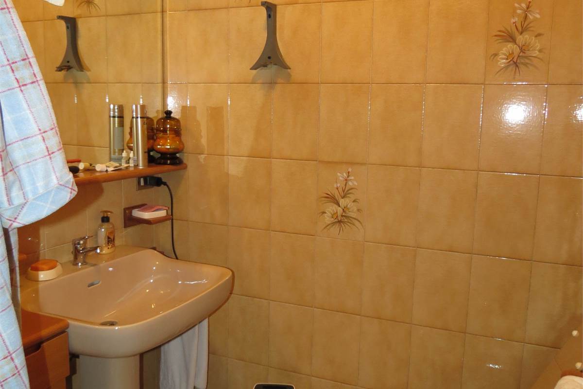 PORZIONE DI VILLA CON AREA DI PROPRIETA'