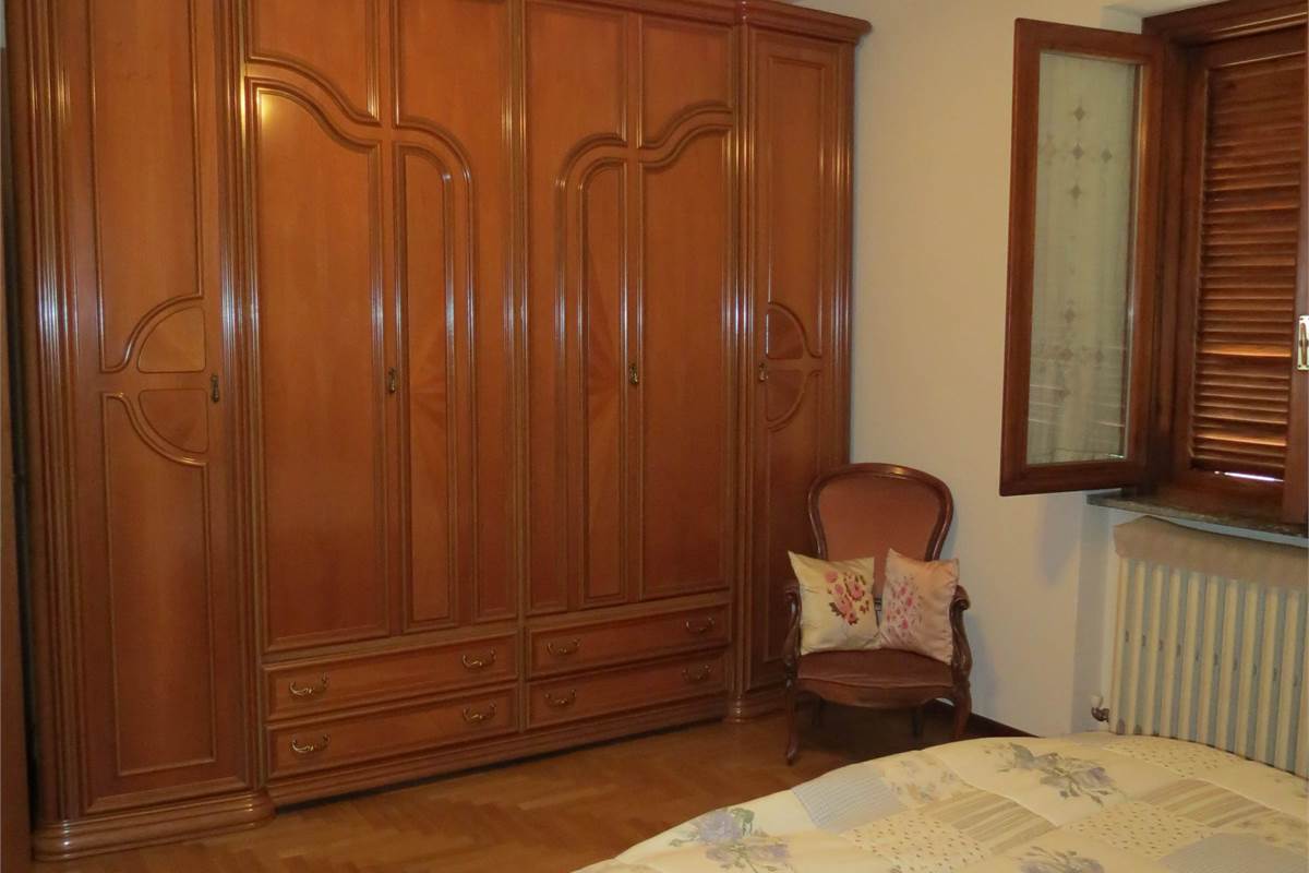 PORZIONE DI VILLA CON AREA DI PROPRIETA'