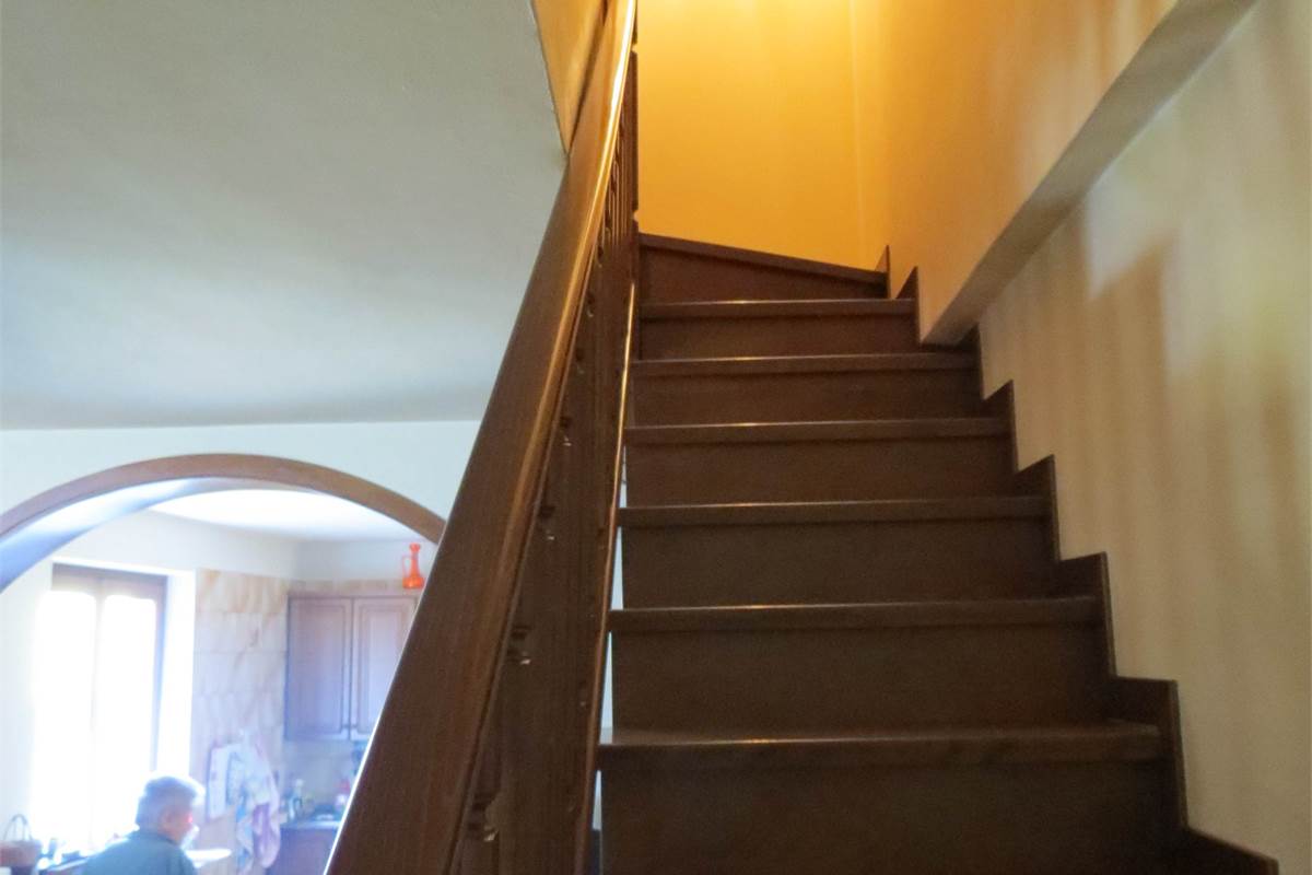 PORZIONE DI VILLA CON AREA DI PROPRIETA'