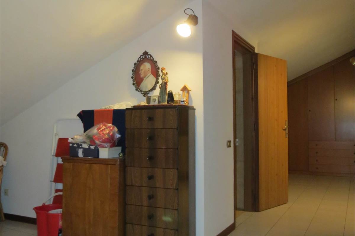 PORZIONE DI VILLA CON AREA DI PROPRIETA'