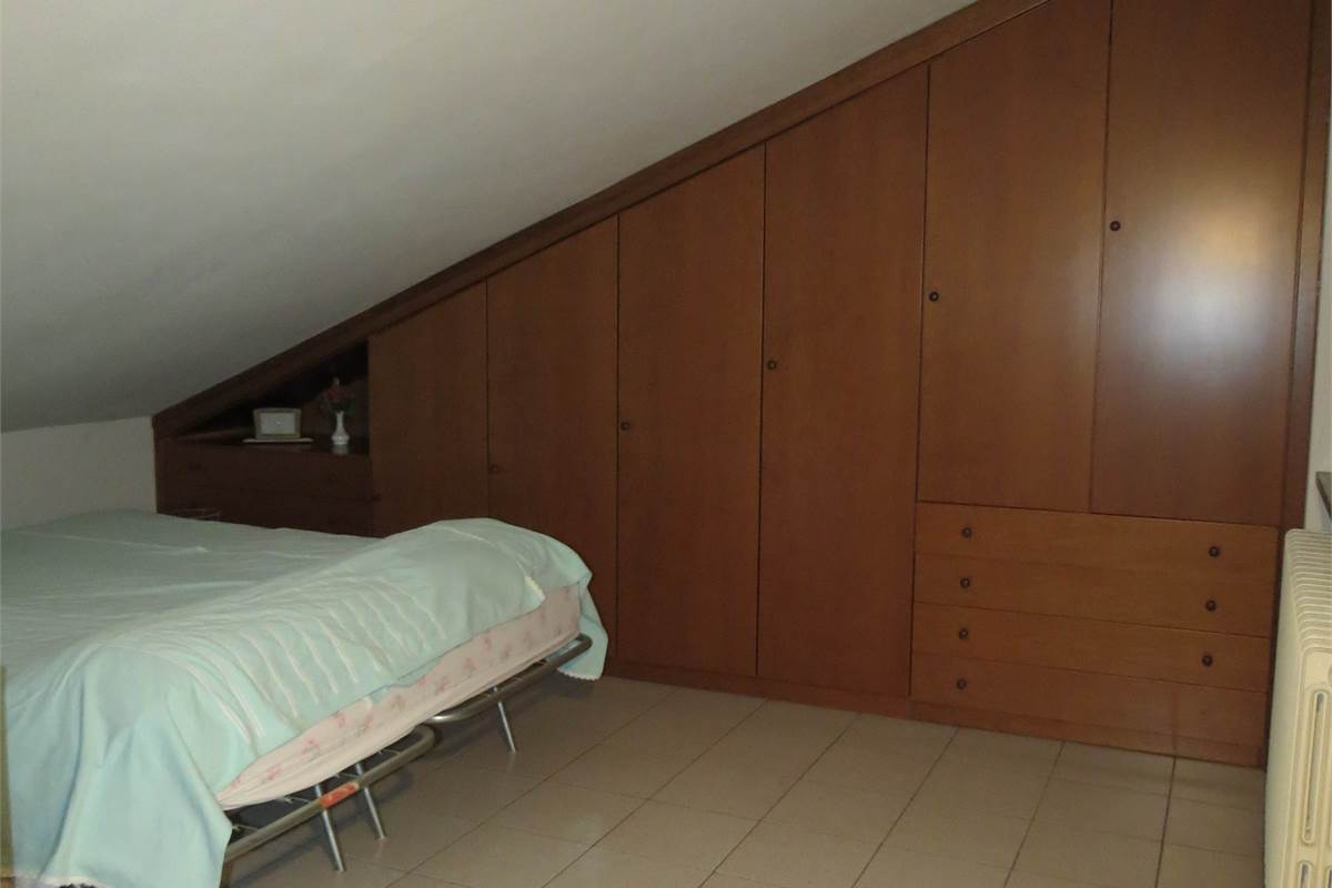 PORZIONE DI VILLA CON AREA DI PROPRIETA'