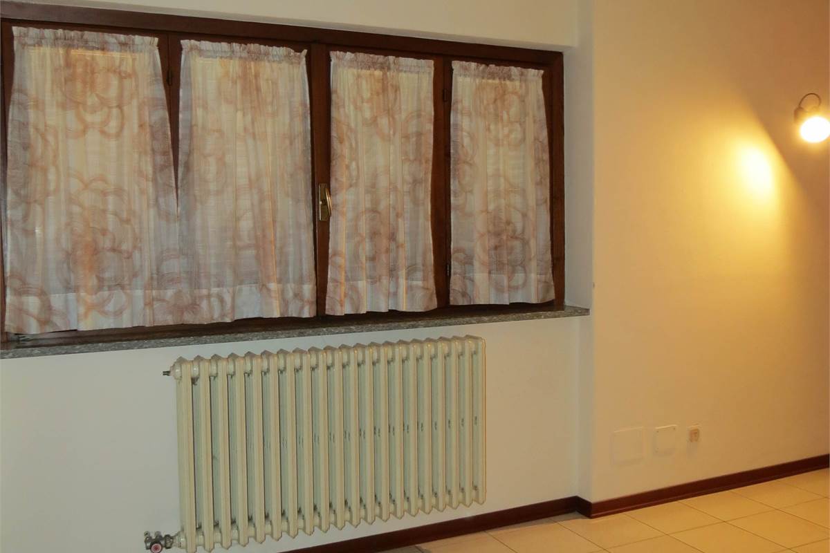 PORZIONE DI VILLA CON AREA DI PROPRIETA'