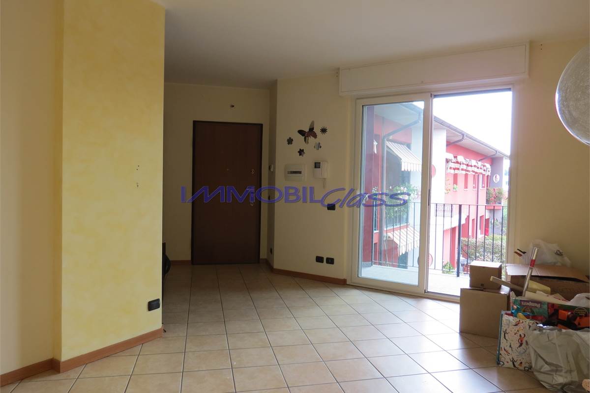 OTTIMO BILOCALE ARREDATO CON BOX E CANTINA