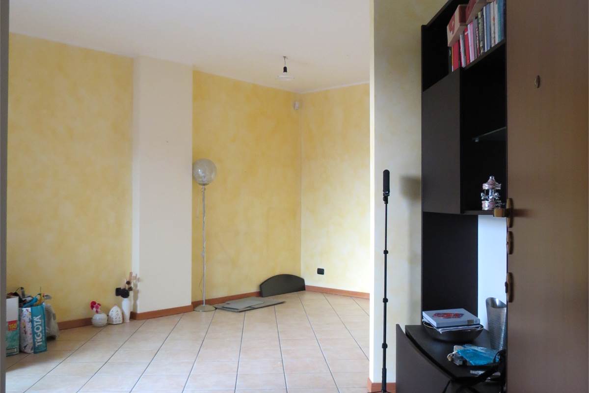 OTTIMO BILOCALE ARREDATO CON BOX E CANTINA