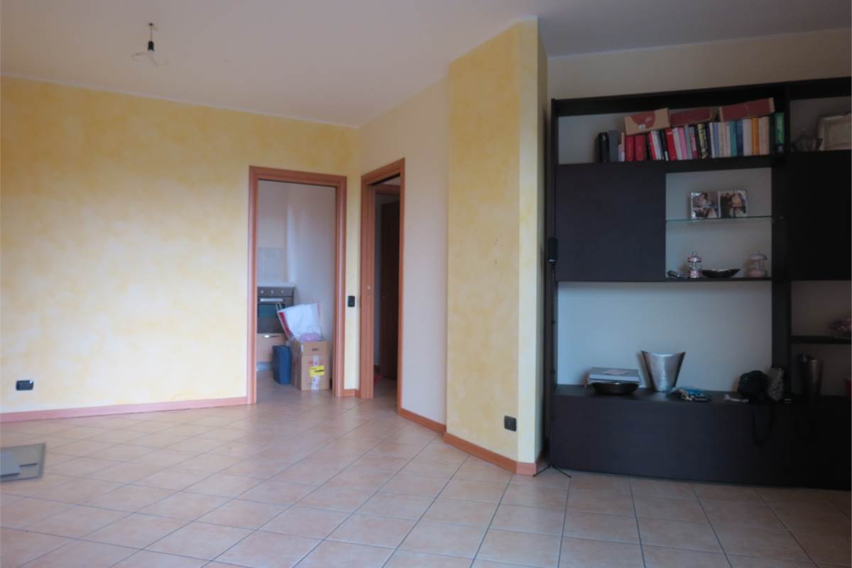 OTTIMO BILOCALE ARREDATO CON BOX E CANTINA