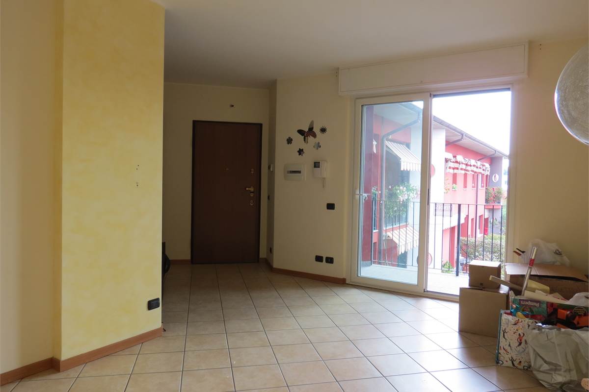 OTTIMO BILOCALE ARREDATO CON BOX E CANTINA