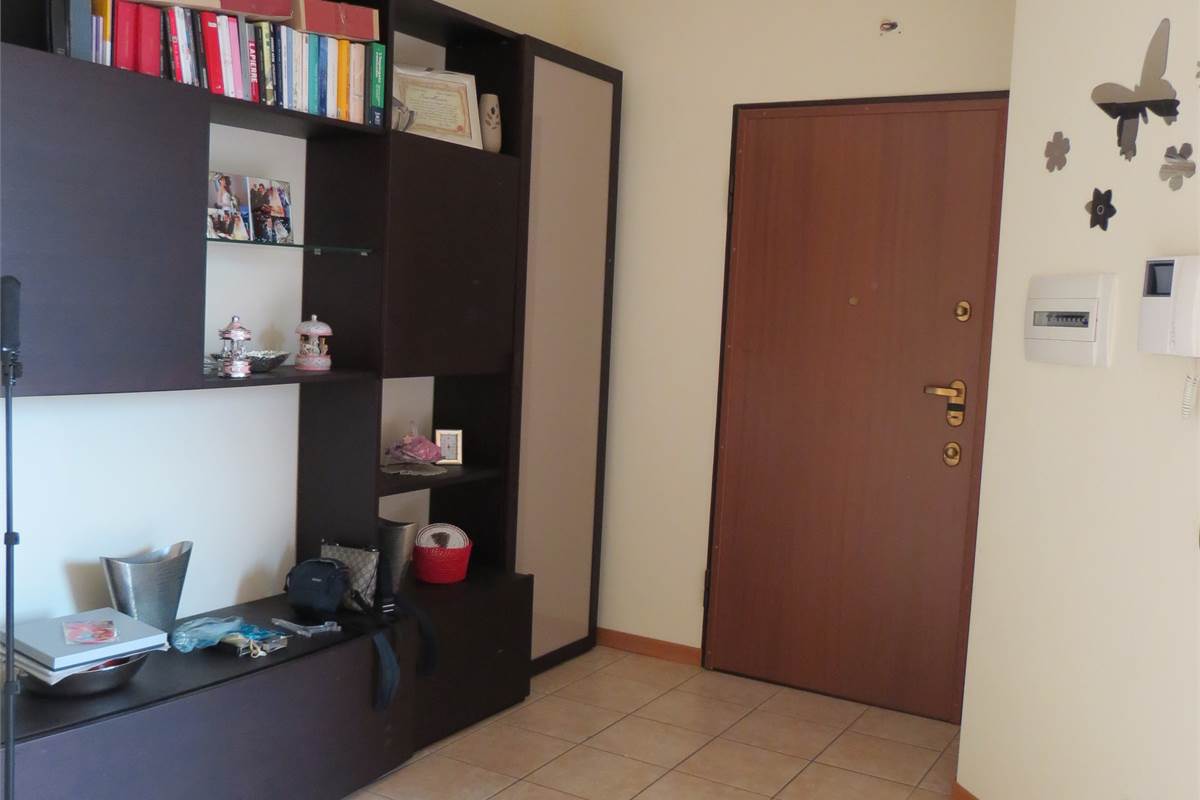 OTTIMO BILOCALE ARREDATO CON BOX E CANTINA