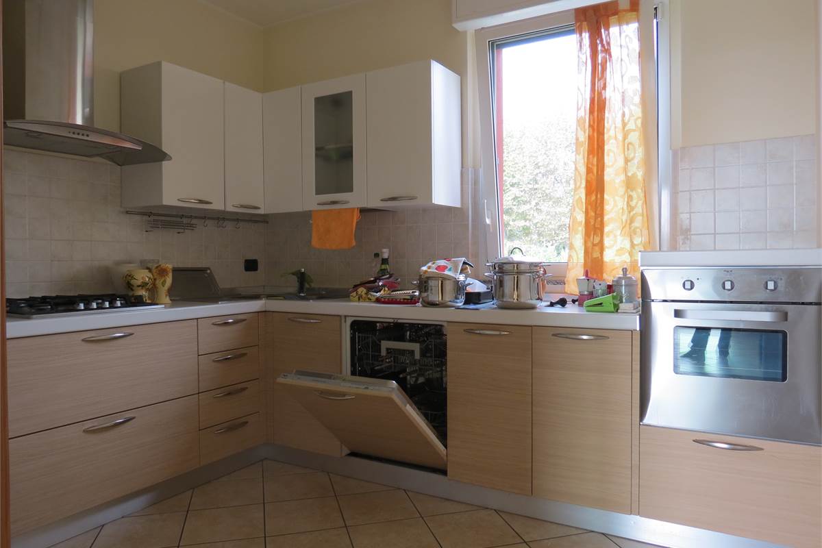 OTTIMO BILOCALE ARREDATO CON BOX E CANTINA