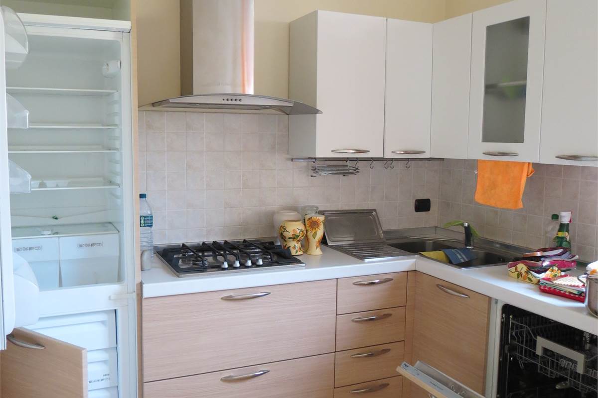 OTTIMO BILOCALE ARREDATO CON BOX E CANTINA