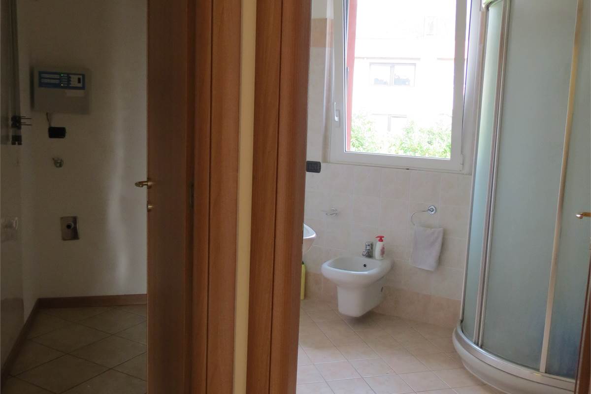 OTTIMO BILOCALE ARREDATO CON BOX E CANTINA