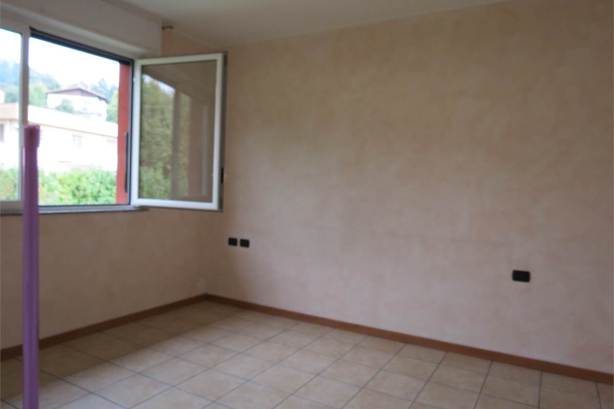 OTTIMO BILOCALE ARREDATO CON BOX E CANTINA