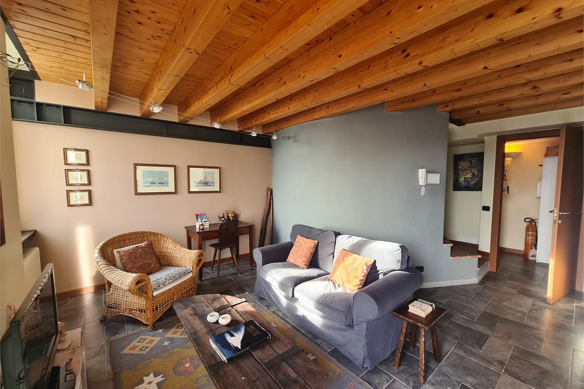 BELLISSIMO BILOCALE CON VISTA LAGO