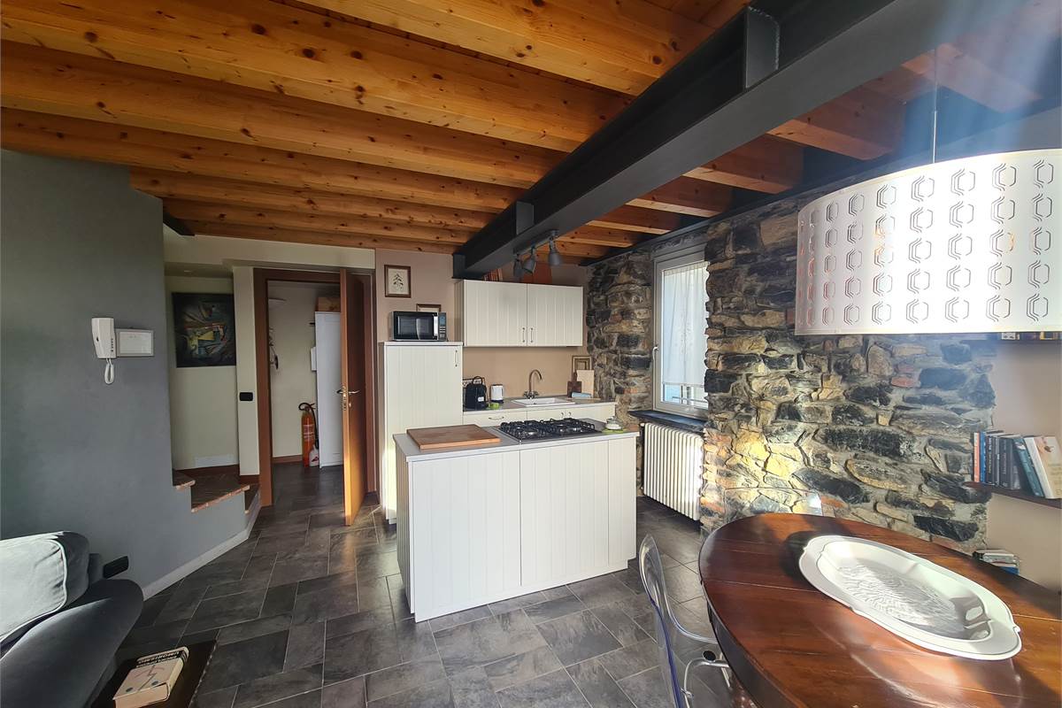 BELLISSIMO BILOCALE CON VISTA LAGO