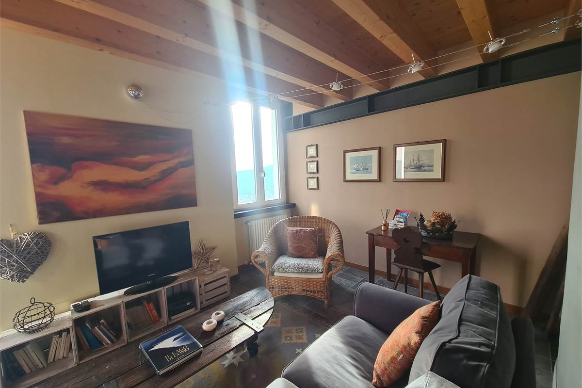 BELLISSIMO BILOCALE CON VISTA LAGO