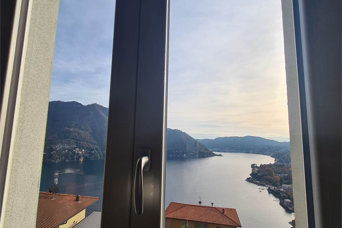 BELLISSIMO BILOCALE CON VISTA LAGO