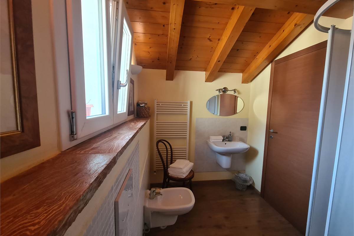 BELLISSIMO BILOCALE CON VISTA LAGO