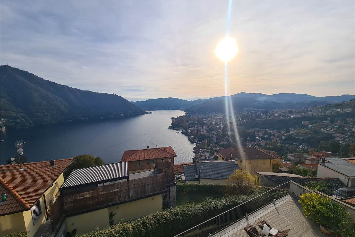 BELLISSIMO BILOCALE CON VISTA LAGO